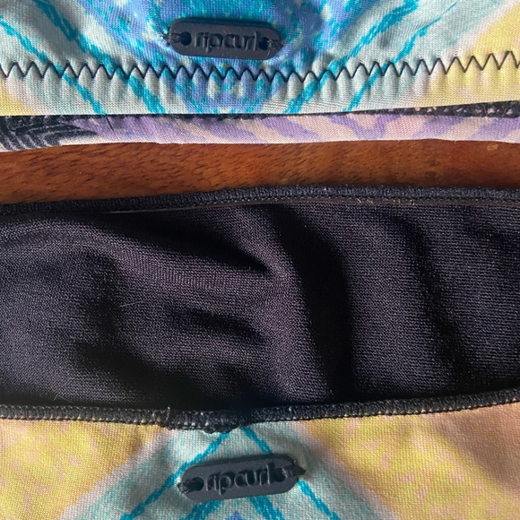 🌊RipCurl🦖SOLD!🦖 Bikini top & bottom size Medium 🌺 - Picture 11 of 13